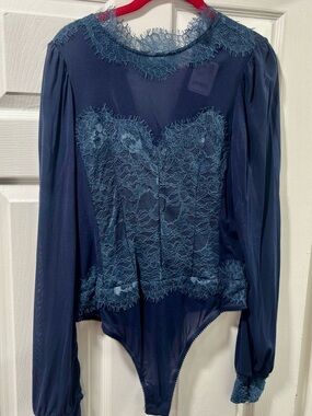 FREE PEOPLE Women's Navy Lace Long-Sleeve Bodysuit